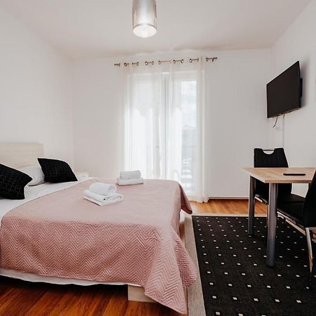 Double And Single S Apartments Zadar Ngoại thất bức ảnh