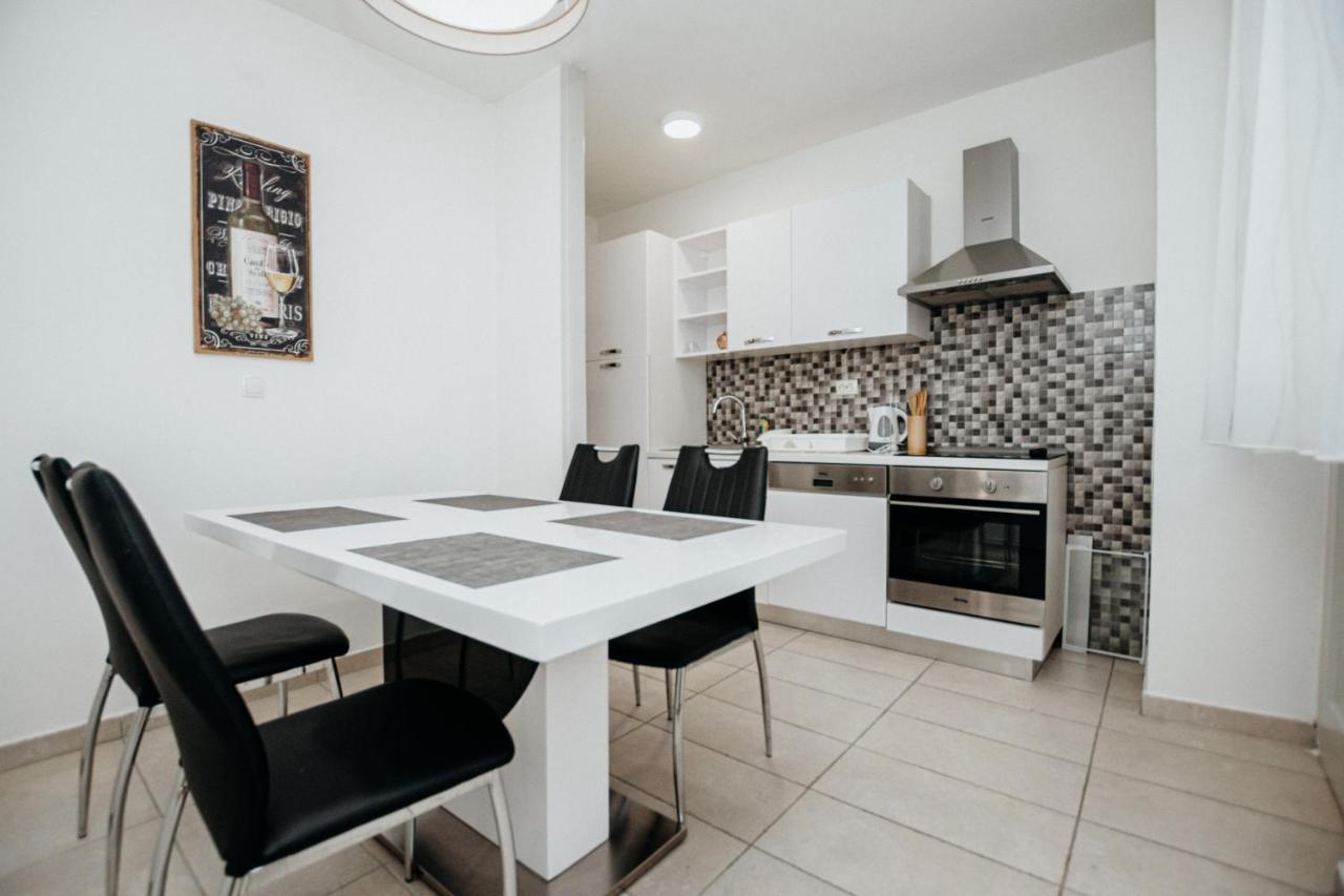 Double And Single S Apartments Zadar Ngoại thất bức ảnh