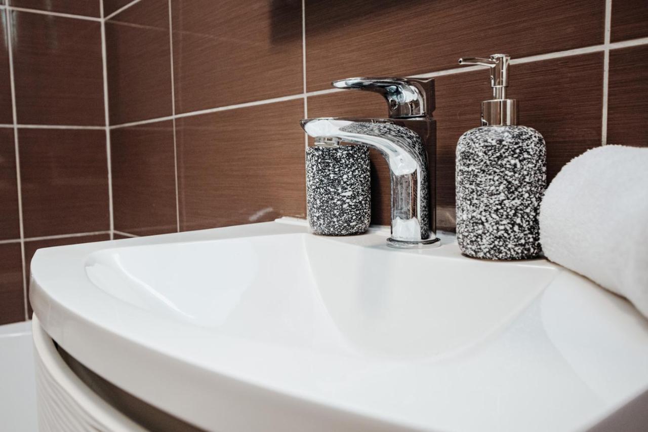 Double And Single S Apartments Zadar Ngoại thất bức ảnh